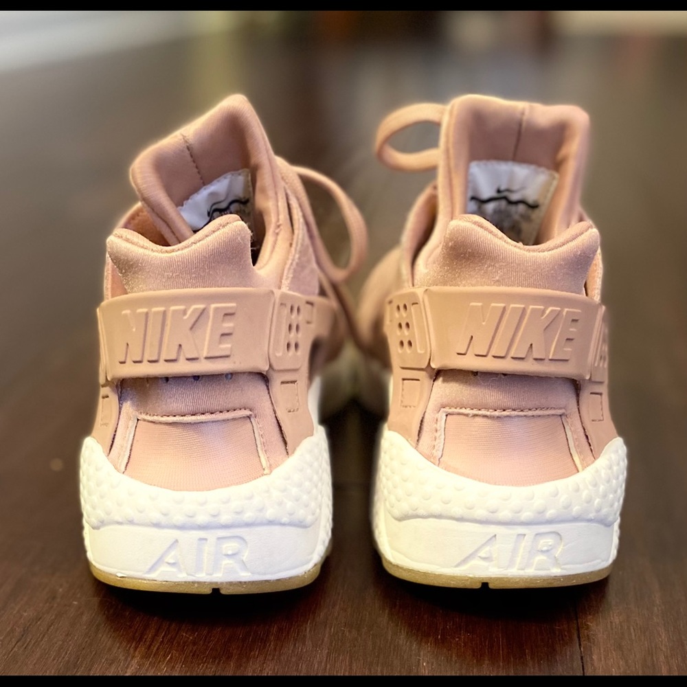 Great Women’s “Pink Gum” Nike Air Huarache size 9